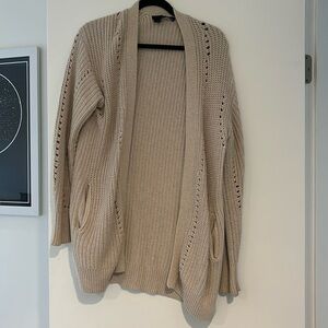 Beautiful knit cardigan with pockets